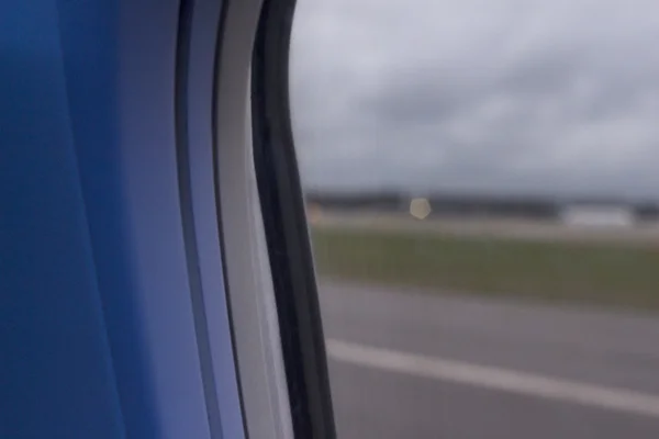 Вікно літака з видом — стокове фото