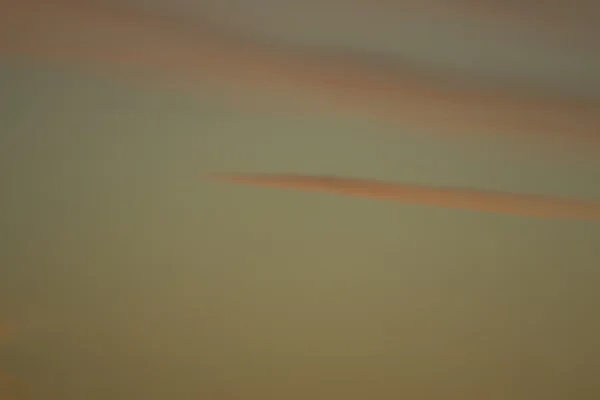 青とピンクの夕日色の雲と空 — ストック写真