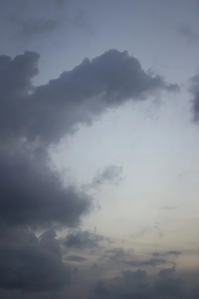 Atardecer cielo nublado azul —  Fotos de Stock