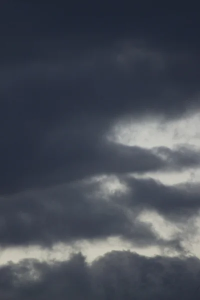 Contratación tormenta gris azul nubes cielo — Foto de Stock