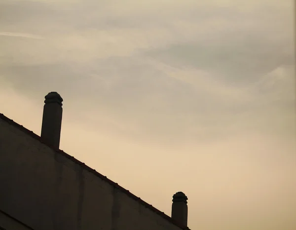 Chimney pots on roof of building and blue sky — Stock Photo, Image