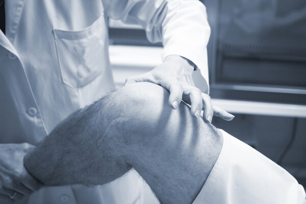 Traumatologist orthopedic surgeon doctor examining patient