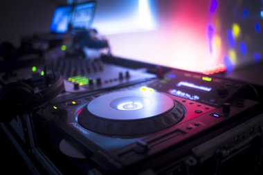 Resepsiyon Ibiza house müzik parti gece kulübü karıştırma dj konsolu