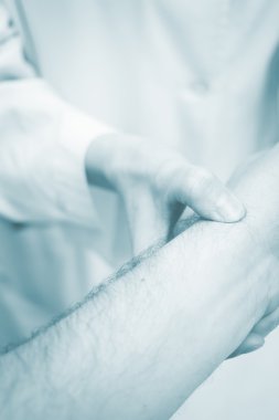 Traumatologist ortopedik cerrah Doktor muayene hasta