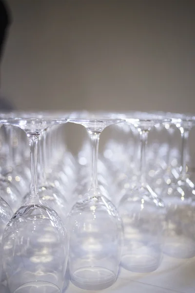 Upturned wine glasses in restaurant bar close-up — Stock Photo, Image