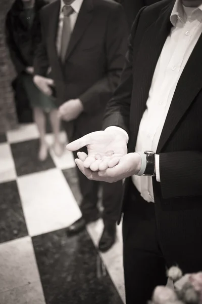 Bride and bridegroom in wedding marriage ceremony holding hands — Stock Photo, Image