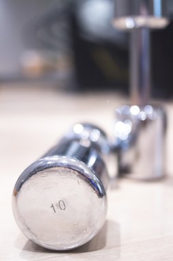 Dumbbell spor salonu metal ağırlık içinde jimnastik salonu sağlık kulübü