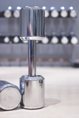 Dumbbell spor salonu metal ağırlık içinde jimnastik salonu sağlık kulübü