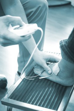 hasta ayak ayak bileği bacak fizyoterapi tedavisi