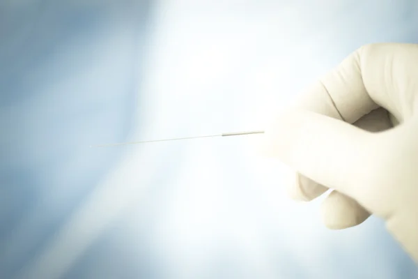 Doctor hand acupuncture needle dry needling — Stock fotografie