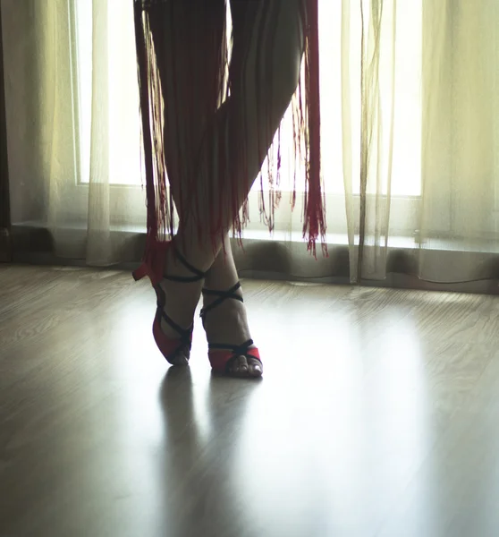 Взуття ноги ноги жіночі бальні танці вчитель танцюрист — стокове фото