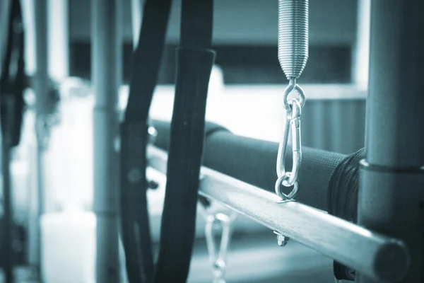 Máquina de gimnasio de ejercicio de pilates en el gimnasio —  Fotos de Stock