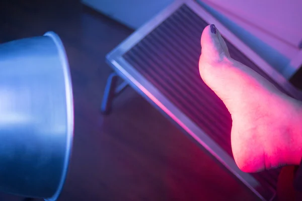 Patient foot in red physiotherapy heat treatment — Stock Photo, Image