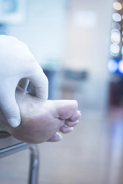 理学療法理学療法で患者の足 — ストック写真