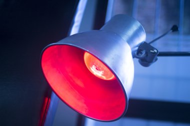 Kırmızı fizyoterapi ısıl işlem lamba