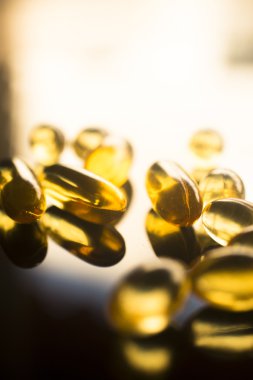Balık yağı kapsül sağlık gıda takviyesi