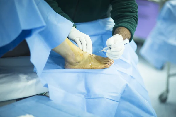 Operazione chirurgica in sala operatoria — Foto Stock