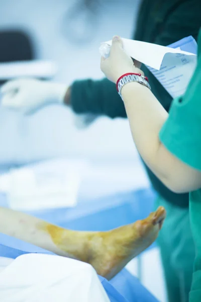 Chirurgie médicale en salle d'opération — Photo