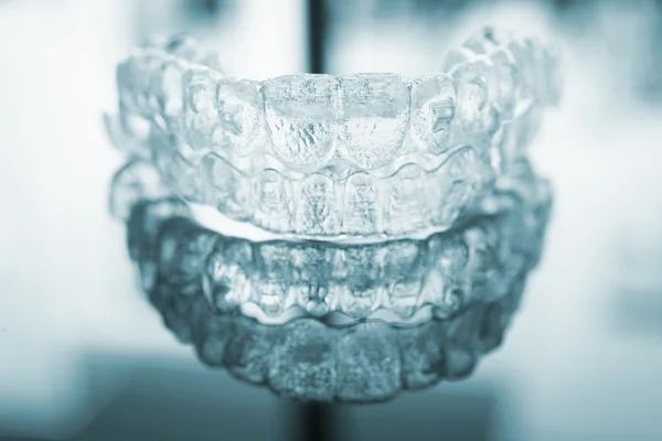Invisible dientes dentales soportes alineadores frenos retenedores — Foto de Stock