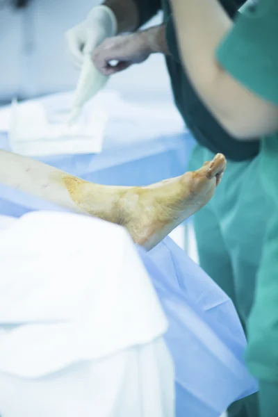 Ziekenhuis operatiekamer medische ingreep werking — Stockfoto
