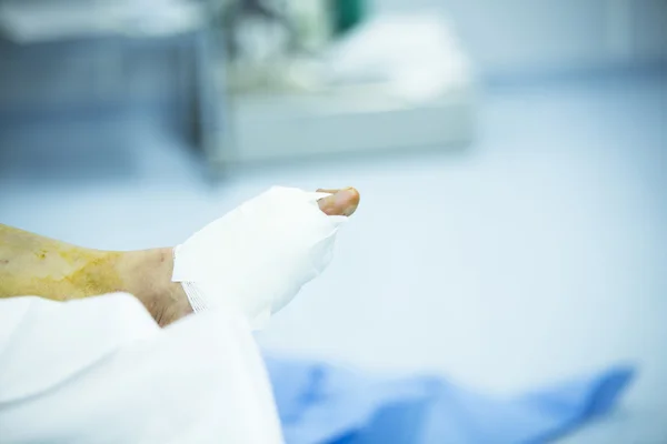 Operation im Operationssaal eines Krankenhauses — Stockfoto