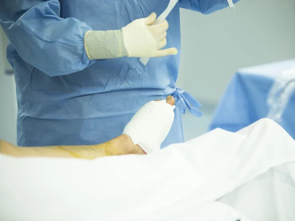 Operation im Operationssaal eines Krankenhauses — Stockfoto