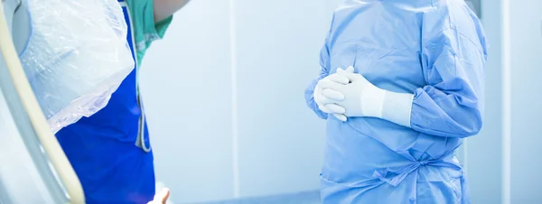 Nemocniční operační sál lékařské chirurgický ruce — Stock fotografie