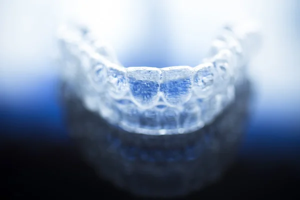 Invisible dientes dentales soportes alineadores frenos retenedores — Foto de Stock