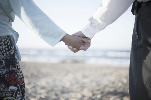 Wedding bride and groom in beach marriage — Stock Photo, Image