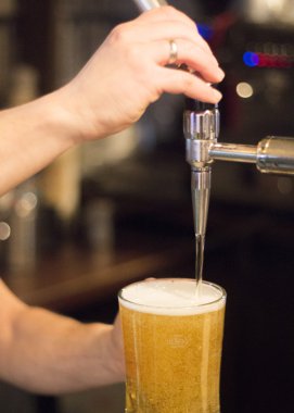 Lager taslak bira pompa pub bar