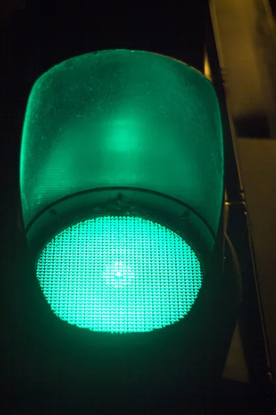 Verde ir semáforo rodoviário — Fotografia de Stock