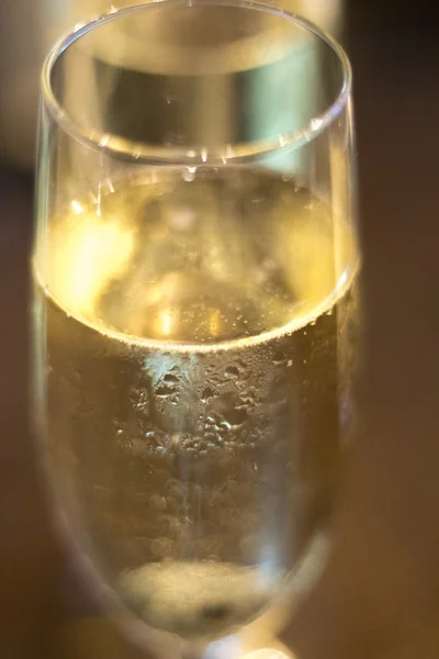 Champagne vitt vin glas i bröllopsfest — Stockfoto