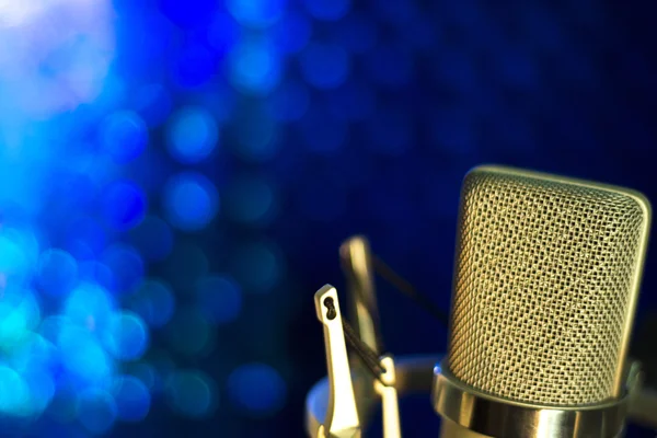 Звуковой студийный голосовой микрофон — стоковое фото