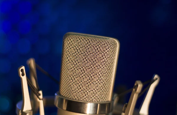 Grabación de audio estudio vocal micrófono de voz —  Fotos de Stock