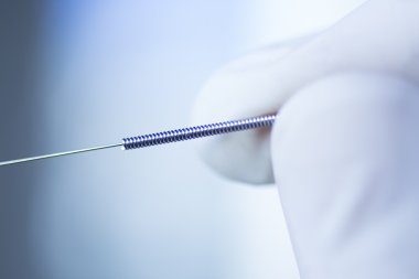 Akupunktur iğnesi kuru iğneleme yöntemlerinin etkinliğinin karşılaştırılması