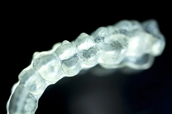 치과 aligners 괄호 보이지 않는 교정기 치아 — 스톡 사진