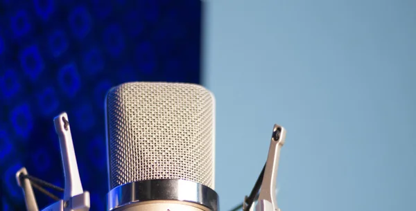 Grabación de audio estudio vocal micrófono de voz —  Fotos de Stock