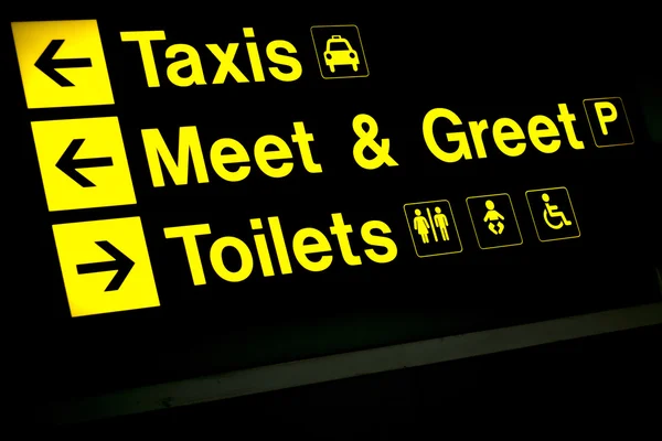 Havaalanı bilgi işareti ışık taksiler — Stok fotoğraf