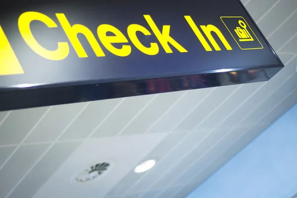 İade etme için Havaalanı bilgi işareti — Stok fotoğraf
