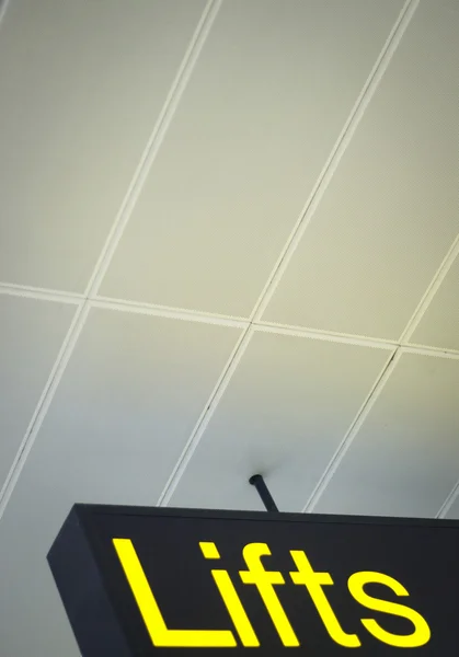 Port lotniczy informacje wyciągów znak światło — Zdjęcie stockowe