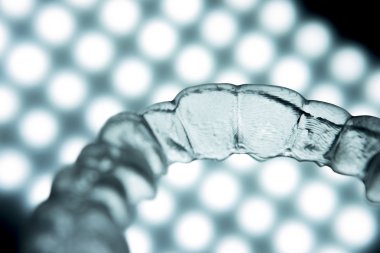 Diş hizmetli parantez görünmez diş telleri diş