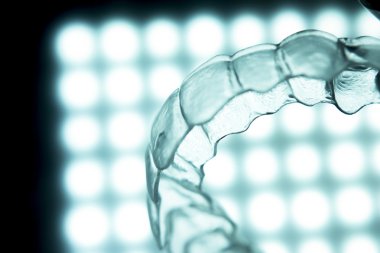 Diş hizmetli parantez görünmez diş telleri diş