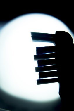 Dişlerle ilgili sağlık bilgisi elektrikli diş fırçası