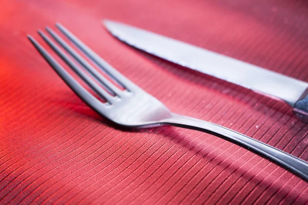 Kést és a villát a Vacsoraasztal — Stock Fotó