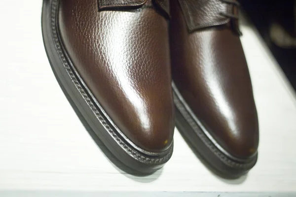 Męskie skórzane obuwie w sklepie — Zdjęcie stockowe