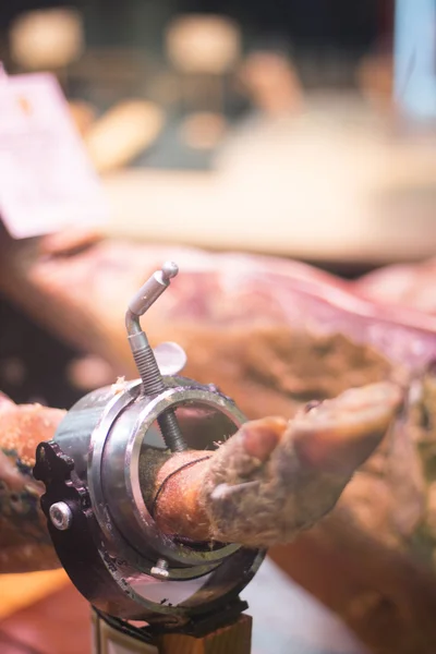 Piernas de jamón ibérico español cortadas —  Fotos de Stock