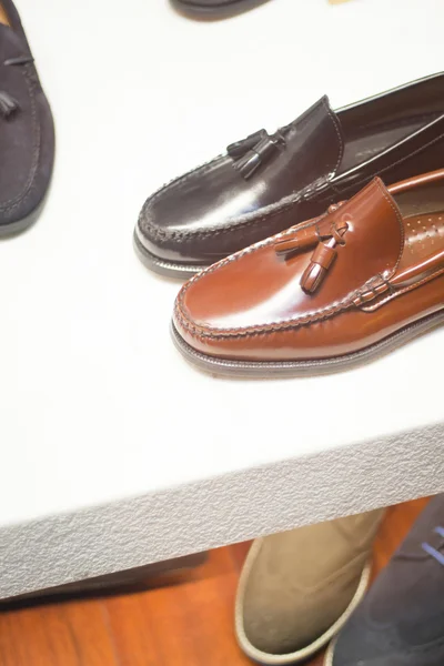 Mannen formele lederen schoenen in opslag — Stockfoto