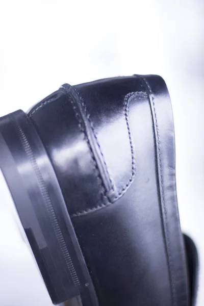 Αντρικά μαύρα δερμάτινα επίσημα παπούτσια — Φωτογραφία Αρχείου