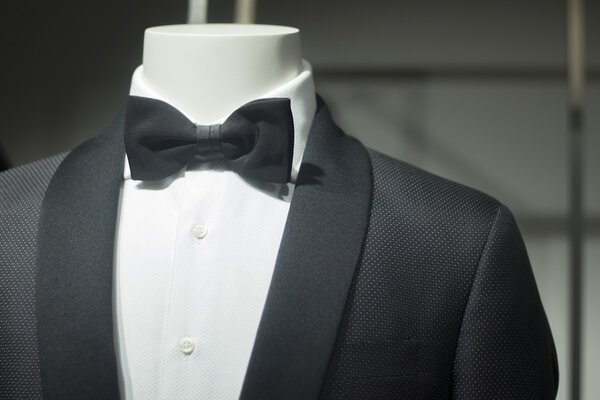 Store dummy in dinner jacket and bow tie