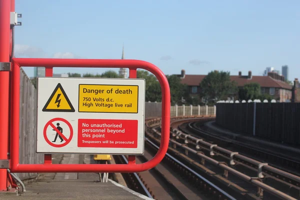 Electric shock hazard no entry or trespassing sign near rail or train station — Stock Photo, Image